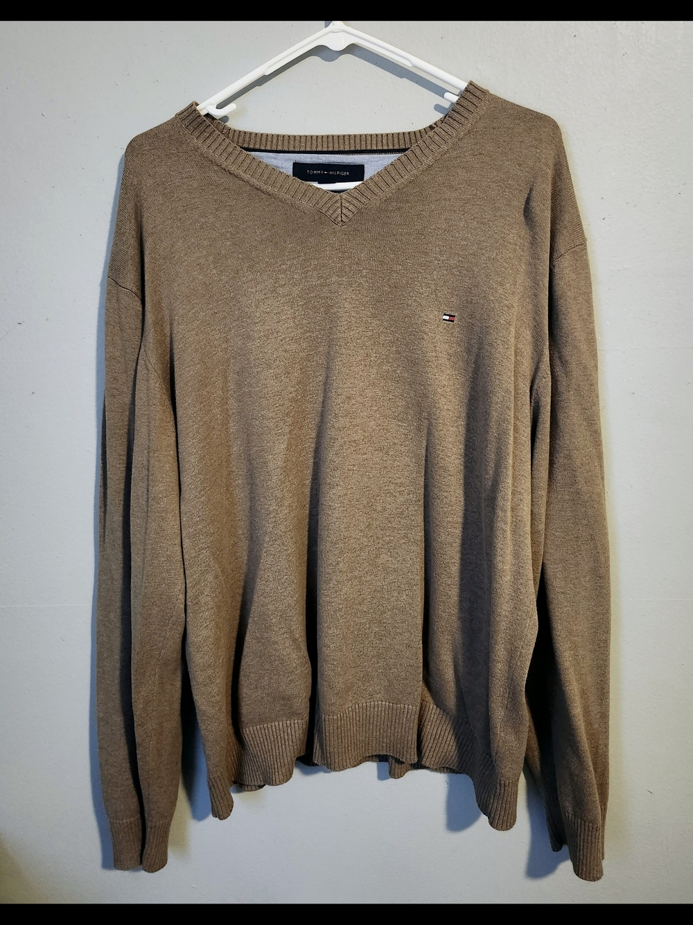 Tommy Hilfiger Men's V-Neck Sweater in Taupe